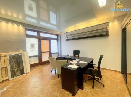 Pronájem obchodní prostor, 95 m²