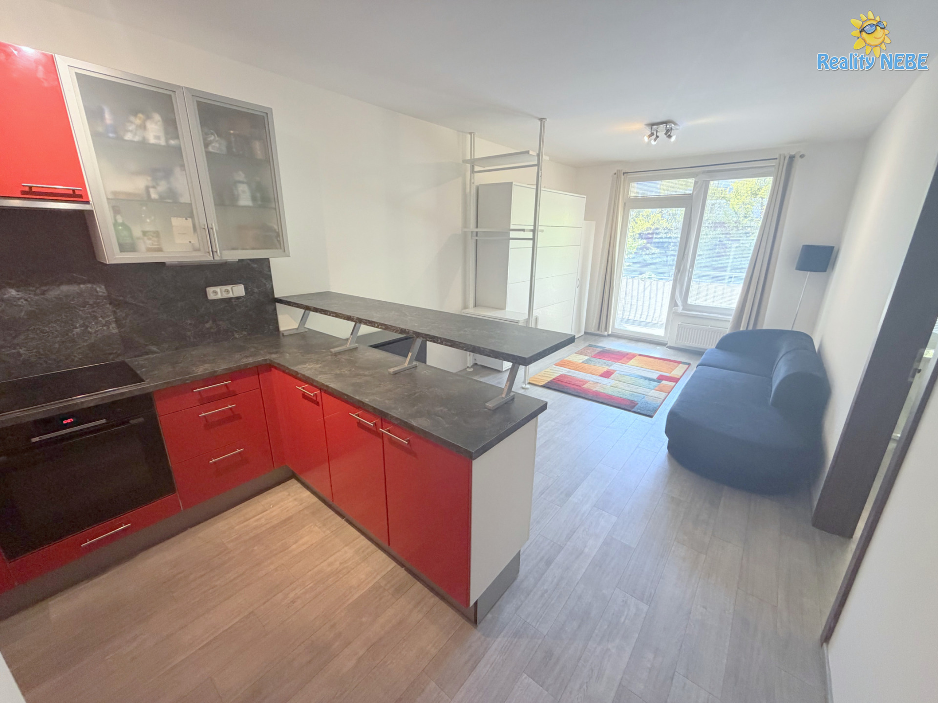 Pronájem bytu 2+kk balkon parkování Pod Harfou Praha 9 Vysočany