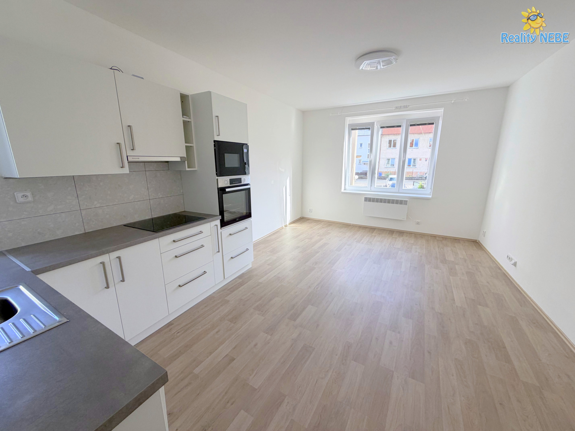 Pronájem bytu 2+kk 47m Hadovitá Praha 4 Michle