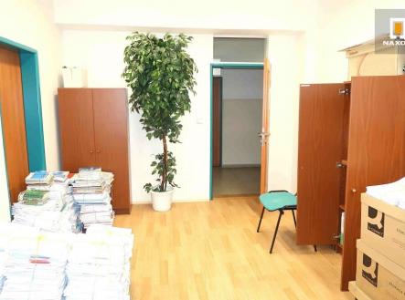 Pronájem kanceláře, 600 m²