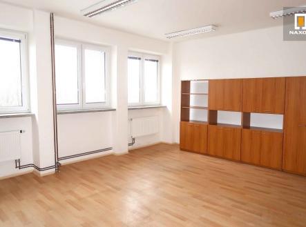 Pronájem kanceláře, 600 m²