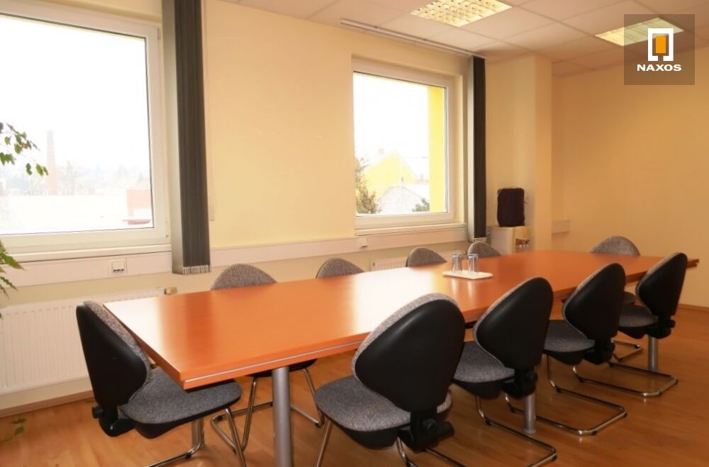 Pronájem vzorkové prodejny cca 200 m2 v administrativní budově v Bílovci