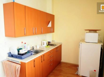 Pronájem obchodní prostor, 200 m²