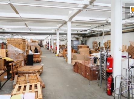 Pronájem skladovací prostor, 968 m²