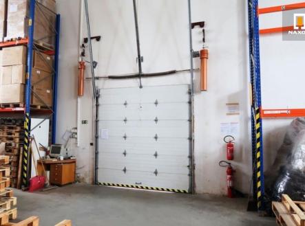 Pronájem skladovací prostor, 1 000 m²