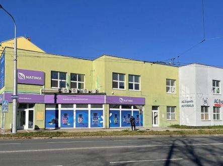 Pronájem kanceláře, 876 m²