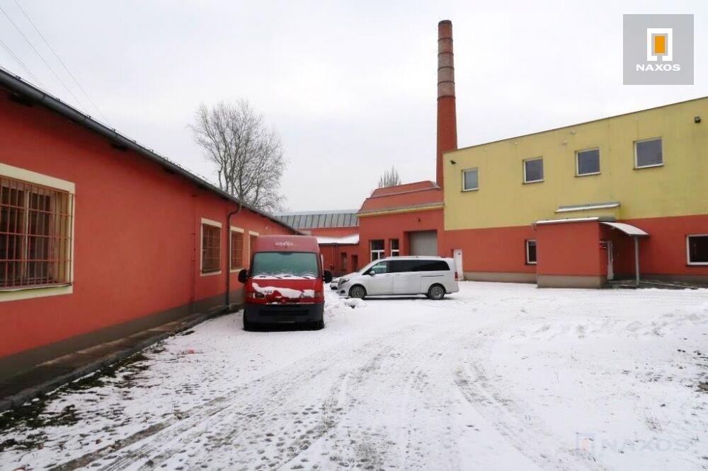 Průmyslový areál na pozemcích 10.443 m², celkem 4.100 m² užitných ploch, ul. Dukelská, Bílovec