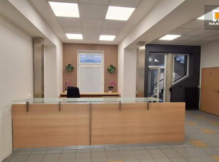 Pronájem kanceláře, 272 m²