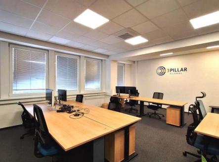 Pronájem kanceláře, 323 m²