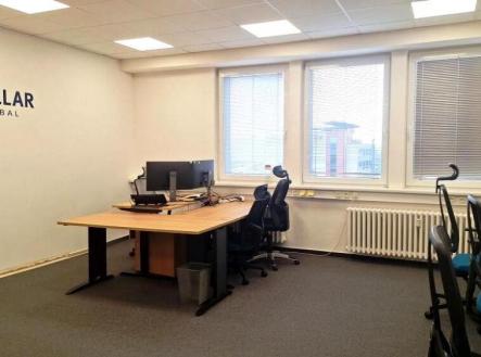 Pronájem kanceláře, 323 m²