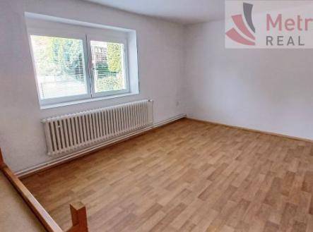 Pronájem - dům/vila, 485 m²