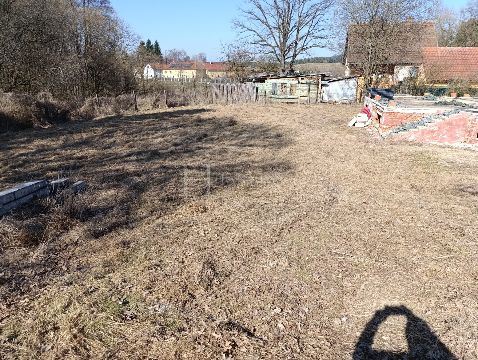 Prodej stav. pozemku, obec Tichá - Dolní Dvořiště, možnost stavět na stáv. půdorysu domu, nebo nově.