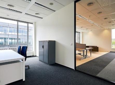 Pronájem - kanceláře, 914 m²