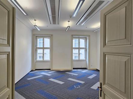Pronájem - kanceláře, 413 m²