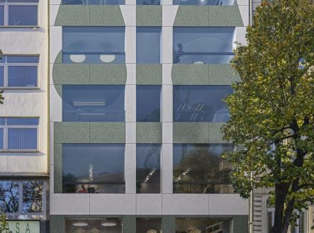 Pronájem kanceláře, 2 800 m²