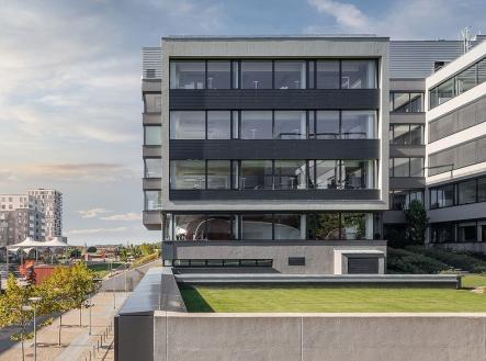 Pronájem kanceláře, 684 m²