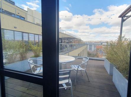 Pronájem - kanceláře, 595 m²
