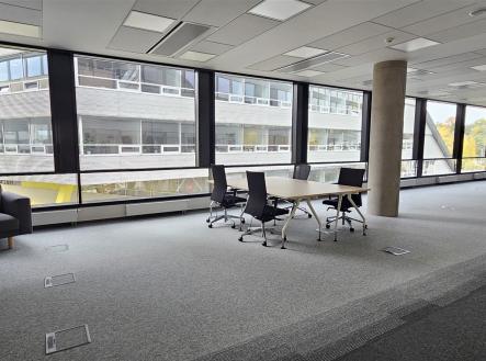 Pronájem kanceláře, 439 m²
