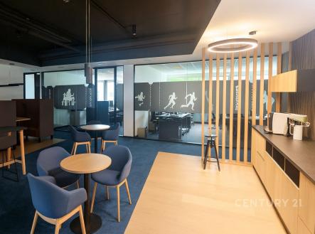 Pronájem kanceláře, 740 m²