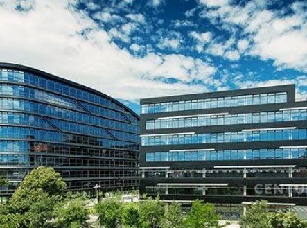 Pronájem kanceláře, 1 990 m²