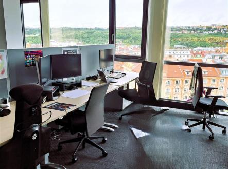 Pronájem kanceláře, 990 m²