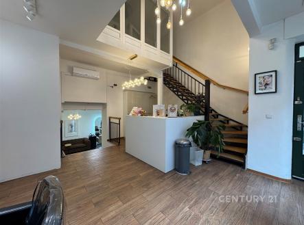 Pronájem obchodní prostor, 167 m²