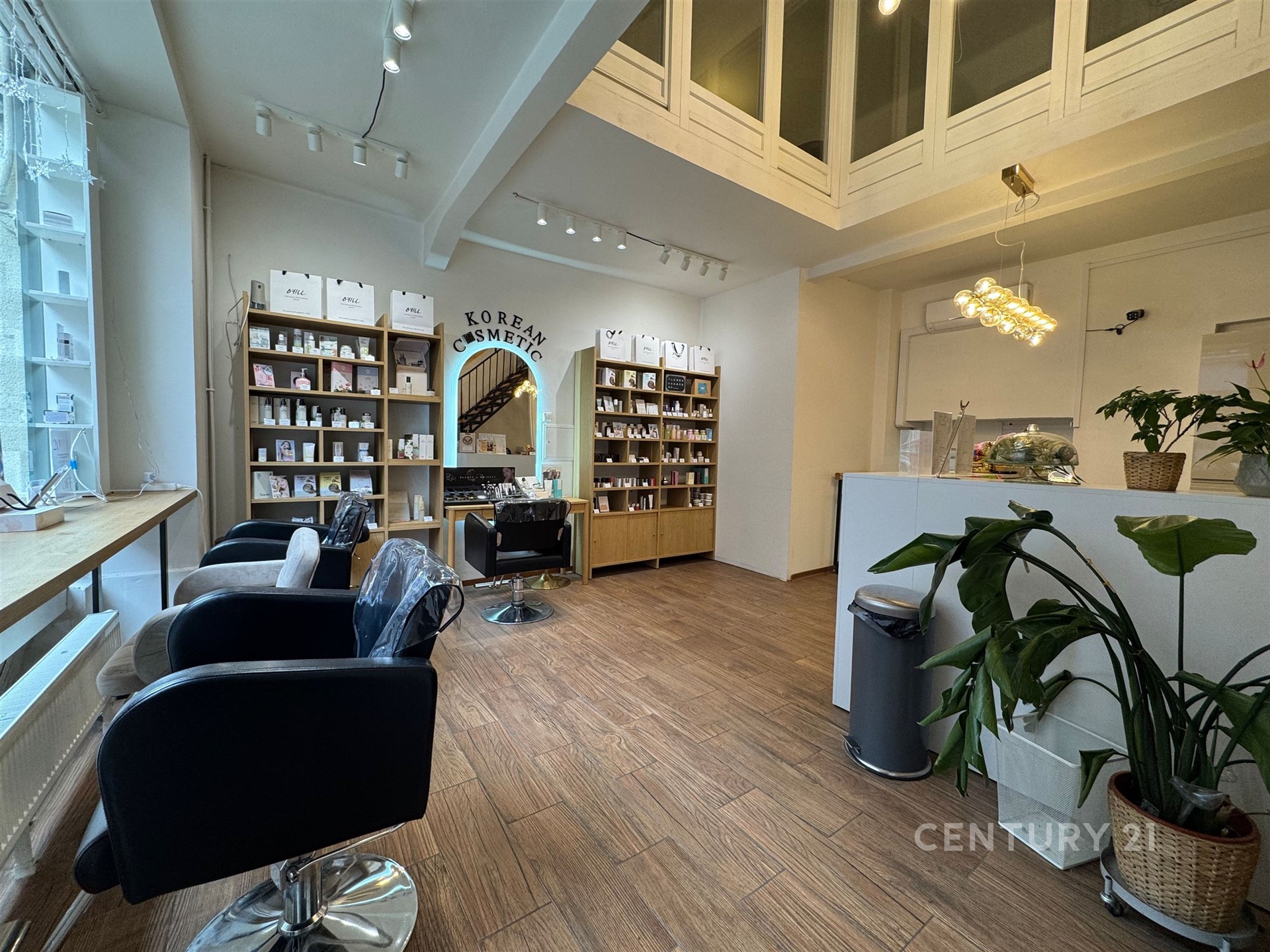 Přízemí s výlohou