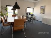 Pronájem kanceláře, 700 m²