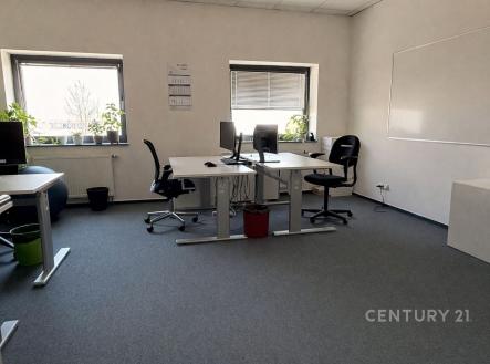 Pronájem kanceláře, 700 m²
