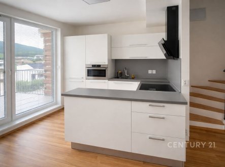 Prodej rodinného domu 5+kk, 210m2, s  garáží pro 2 automobily, terasou a  zahradou, Králův Dvůr u Be