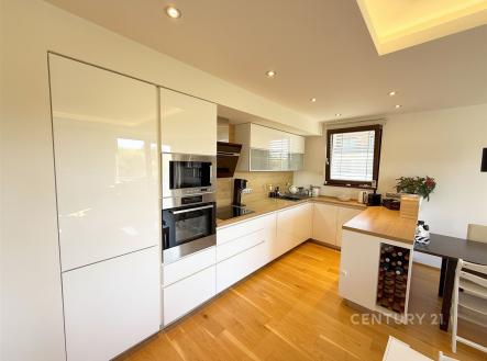 Pronájem bytu, 3+kk, 77 m²