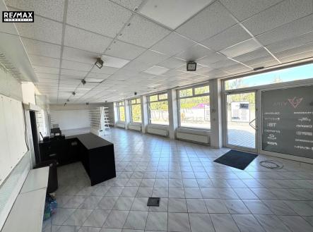 Pronájem obchodní prostor, 400 m²