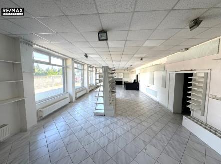 Pronájem obchodní prostor, 400 m²