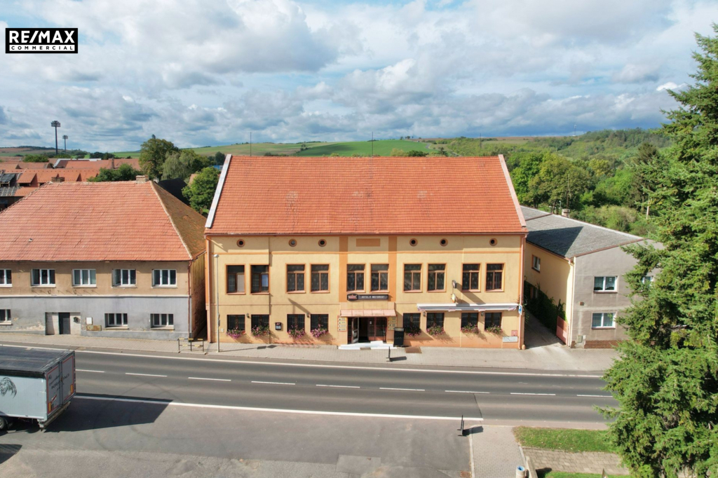 restaurace z náměstí