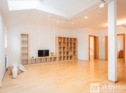 Pronájem bytu, 4+kk, 127 m²