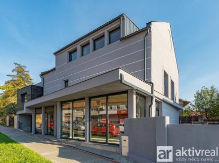 Pronájem - obchodní prostor, 526 m²