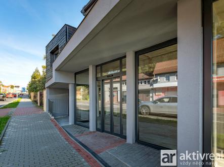 Pronájem - obchodní prostor, 526 m²