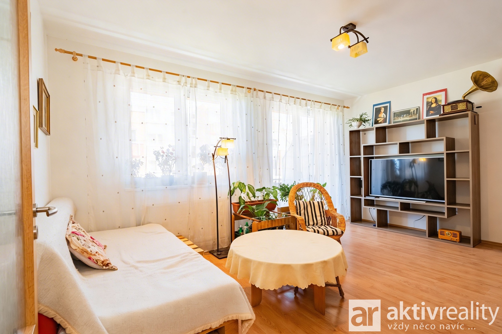 hf_20260408_075320_62fa1d87-318e-419a-887a-ab0b1221d16f (1)