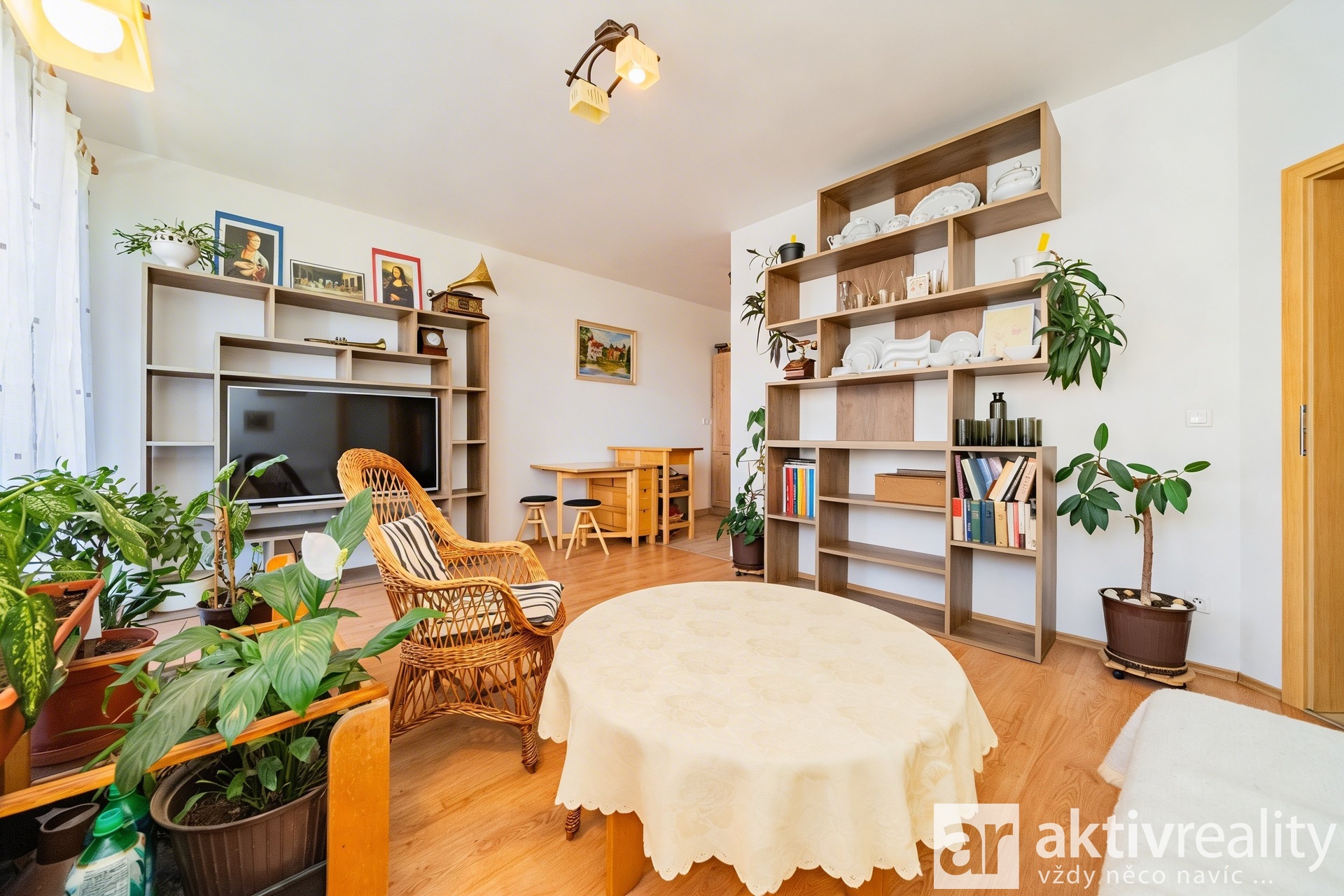 hf_20260408_075251_f3b9a82a-0fbd-40a2-837e-65f1f34cbb47 (1)