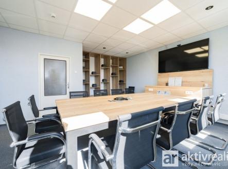 Pronájem kanceláře, 240 m²