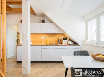 Pronájem bytu, 1+kk, 64 m²