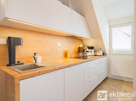 Pronájem bytu, 1+kk, 64 m²