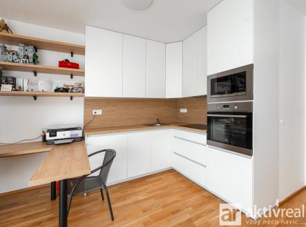 Pronájem bytu, 1+kk, 38 m²