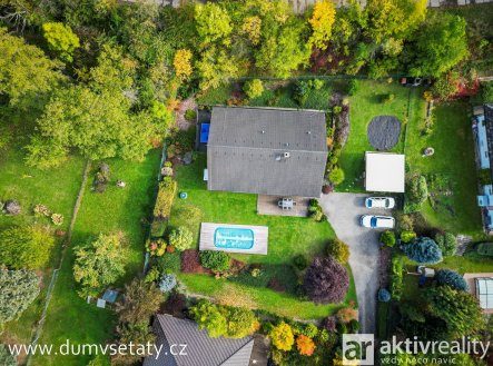 Rodinný dům 5+kk se zahradou 1130m2, bazénem, parkovací stání ve Všetatech