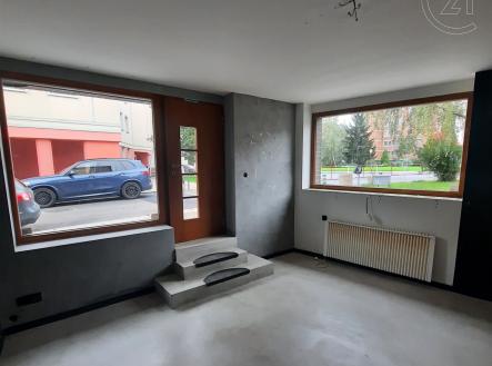 Pronájem - obchodní prostor, 67 m²