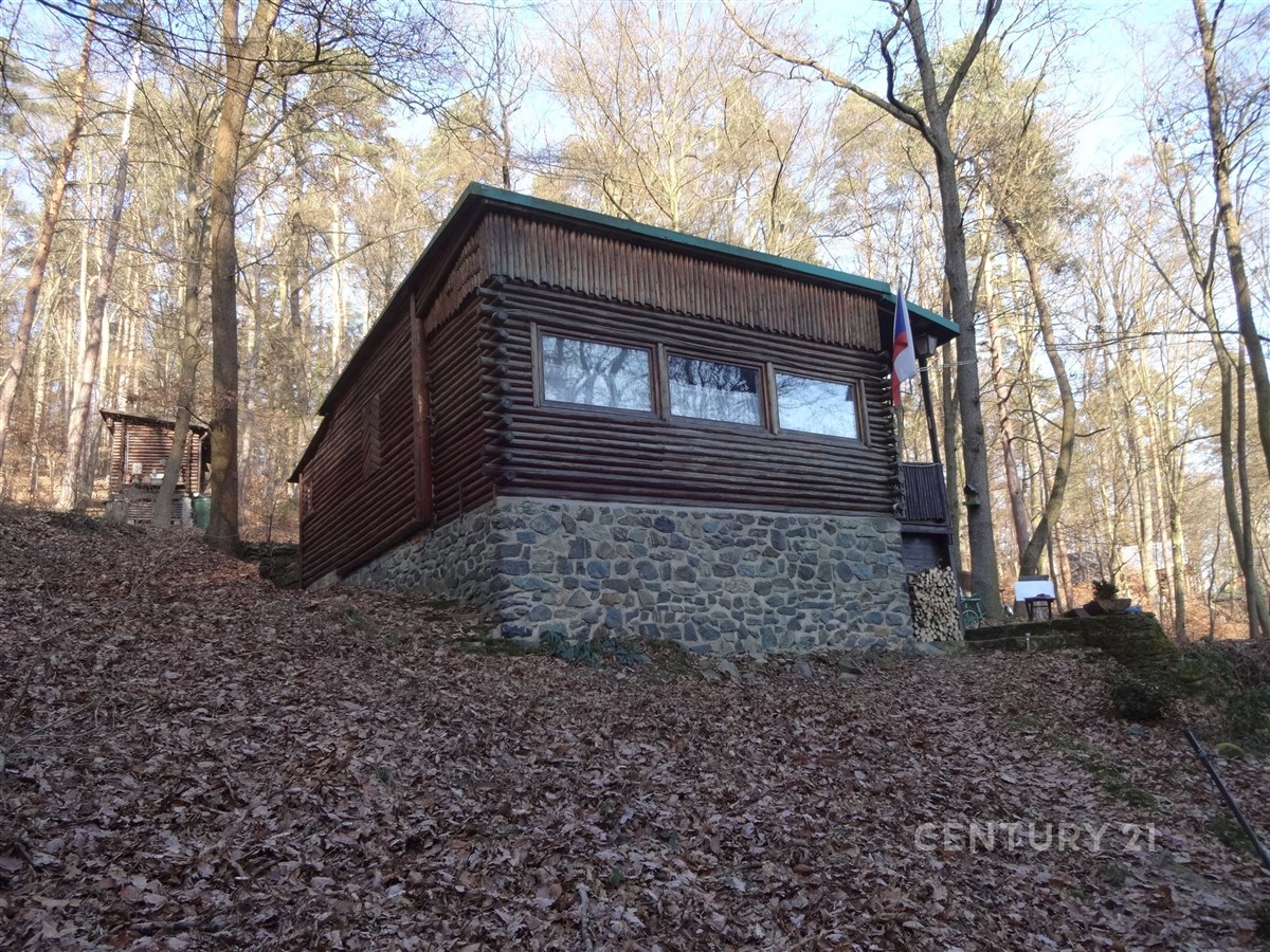 pohled na chatu zdola