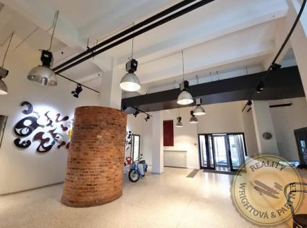 Pronájem kanceláře, 714 m²