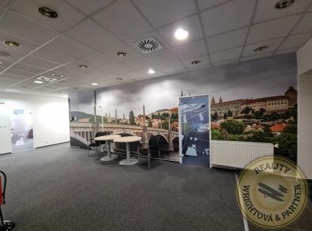 Pronájem kanceláře, 714 m²
