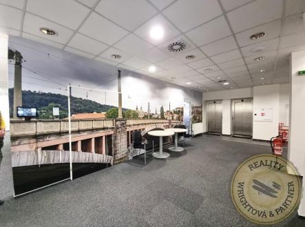 Pronájem kanceláře, 714 m²