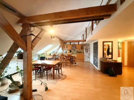 Prostorný mezonetový byt - galerie, krb a klimatizace | 178 m² | Praha 5 – Košíře
